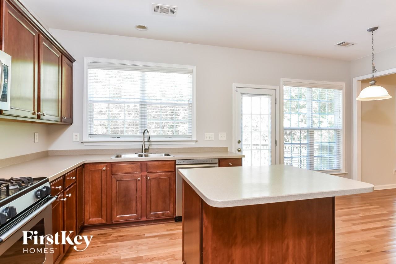 2207 Polesdean Ln - Photo 6 of 15