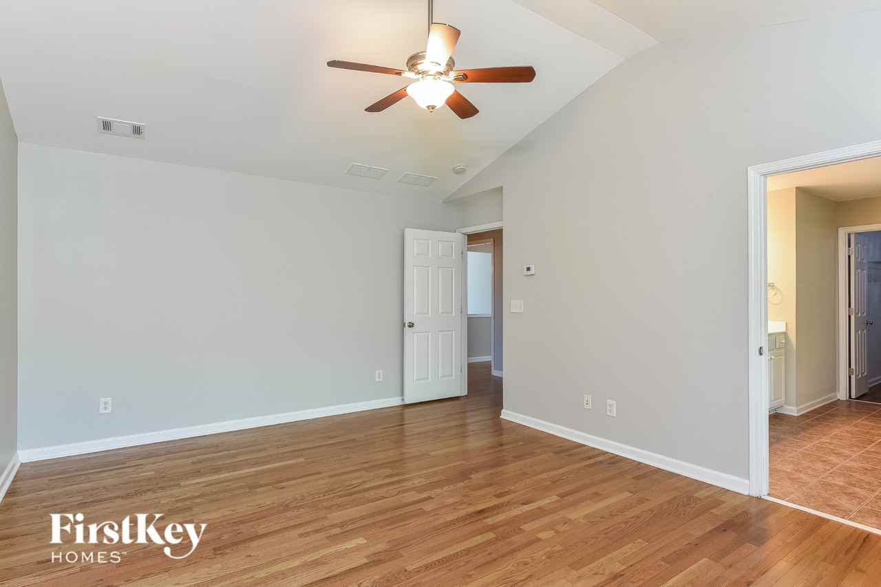 2207 Polesdean Ln - Photo 7 of 15