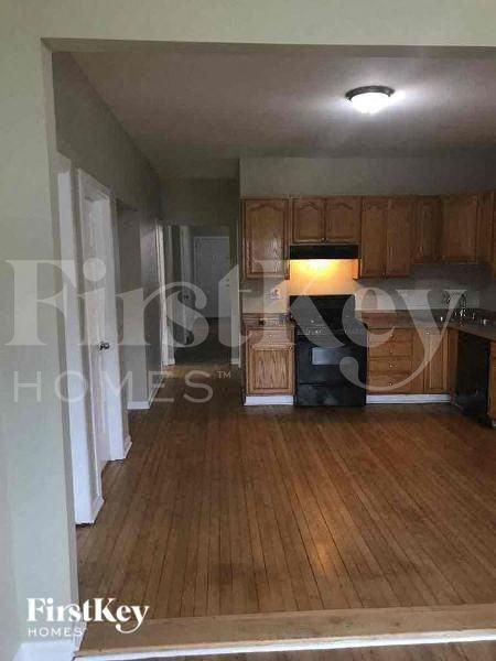 2738 Ridgeland Ave - Photo 4 of 10