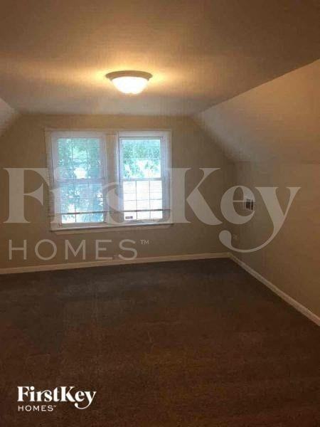 2738 Ridgeland Ave - Photo 6 of 10