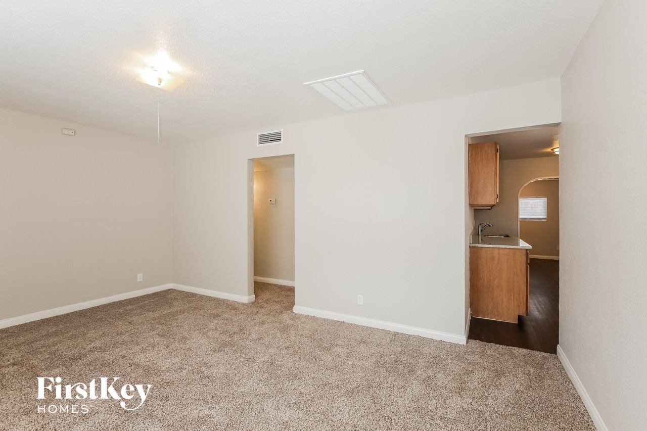 2720 Magnet St - Photo 4 of 15