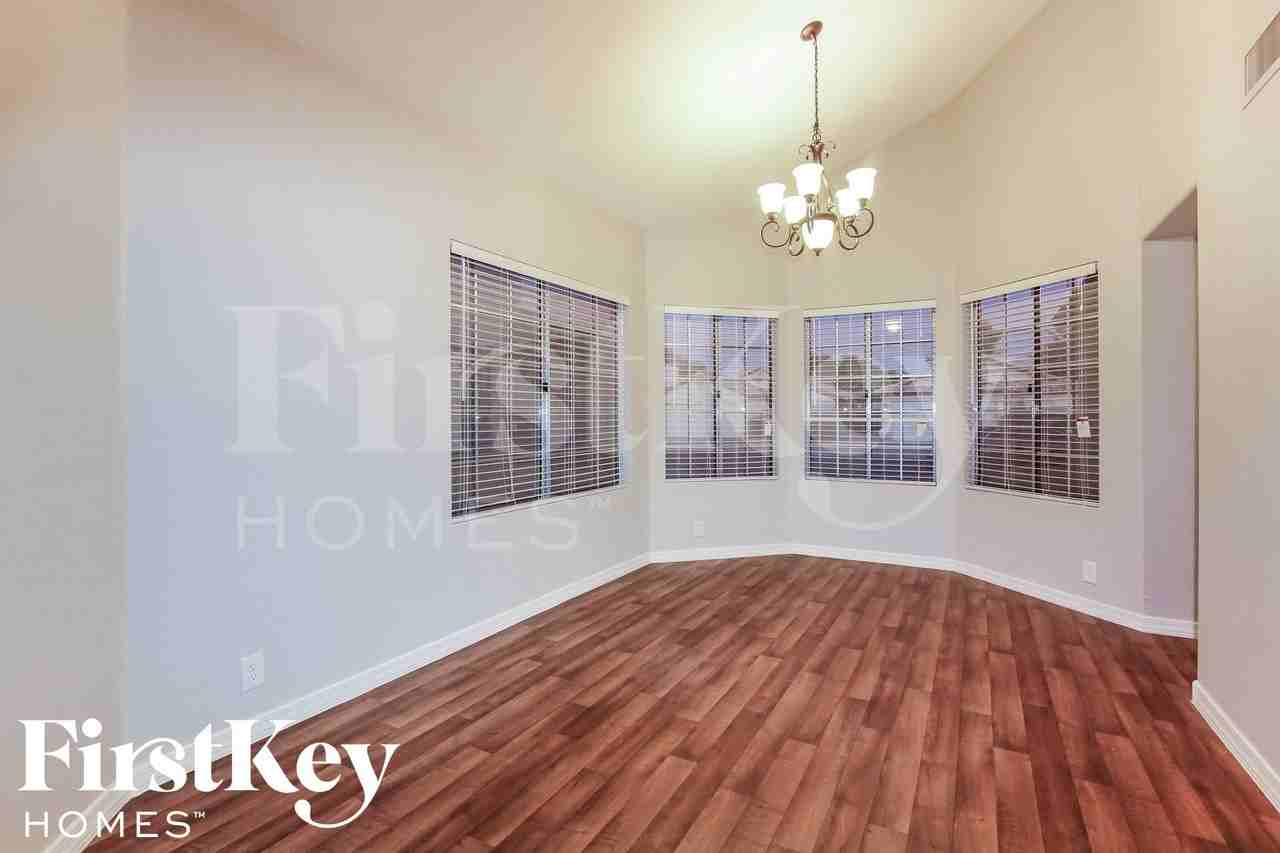 11220 N 60th Dr - Photo 5 of 15
