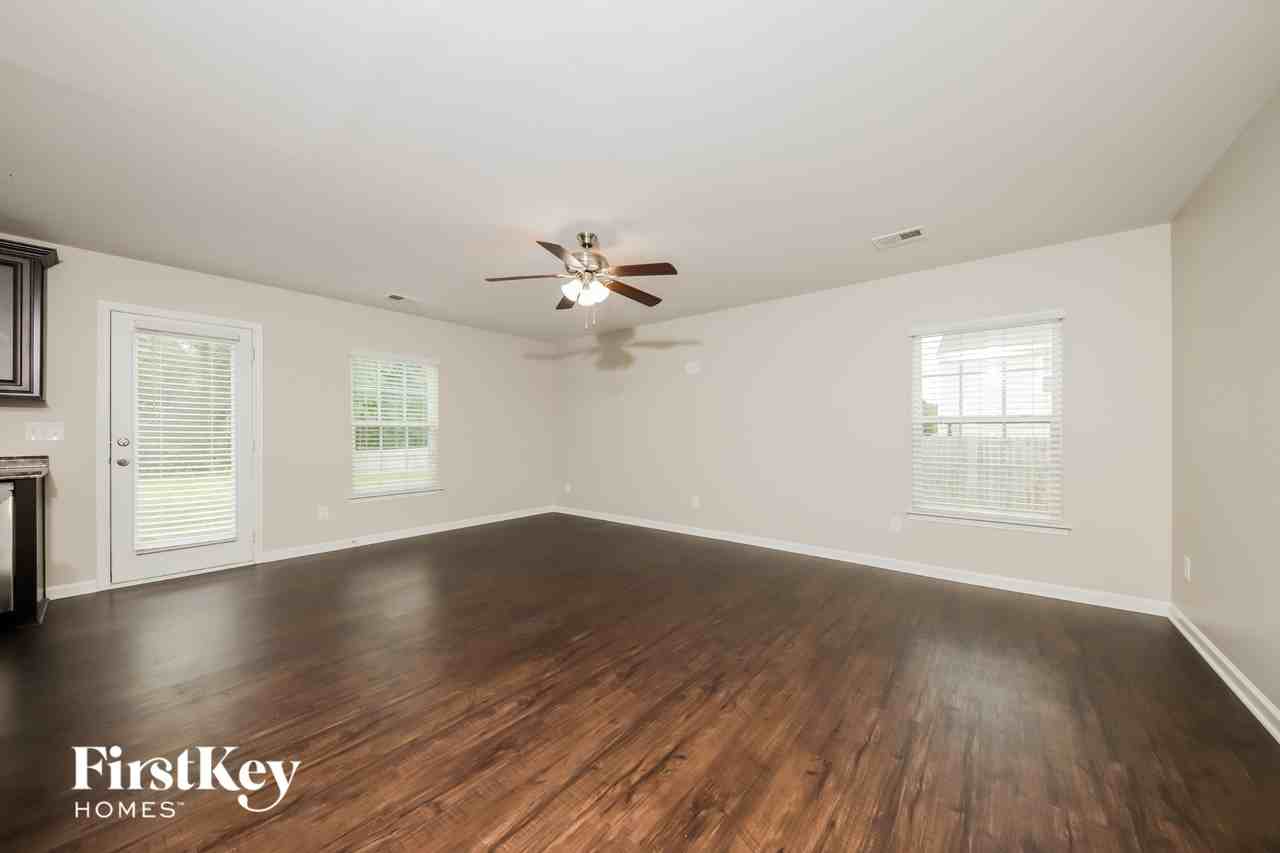 307 Sawyer Ln N - Photo 2 of 15