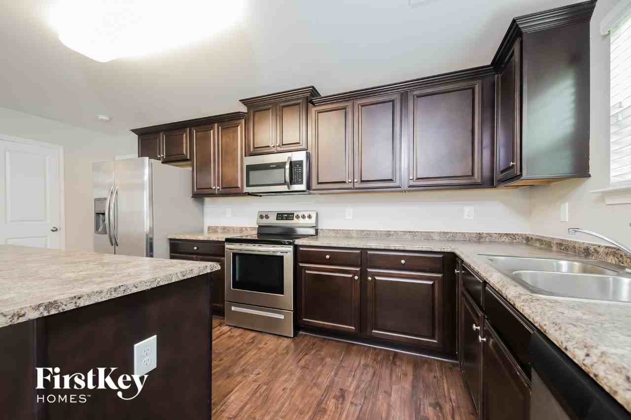 307 Sawyer Ln N - Photo 7 of 15