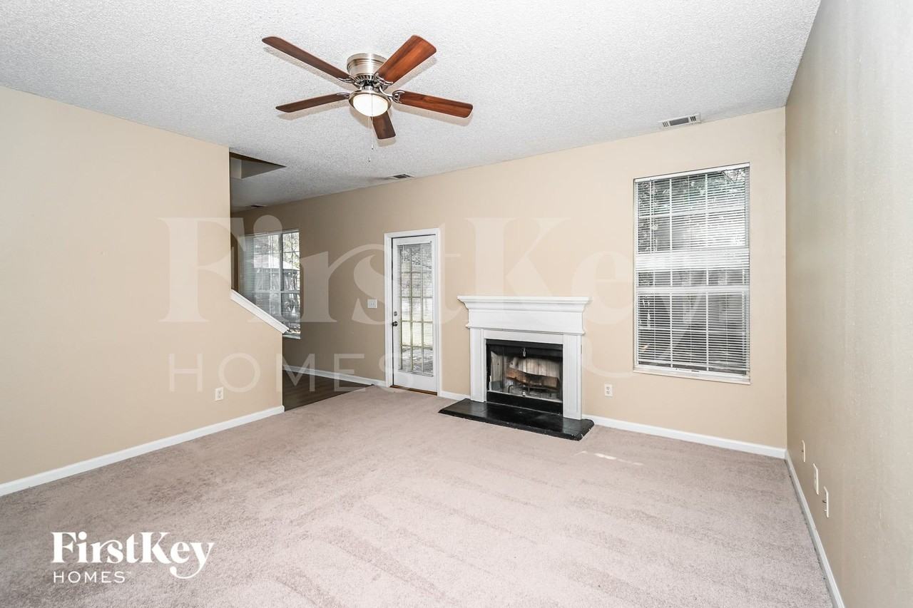 4302 Ravenwood Dr - Photo 2 of 15
