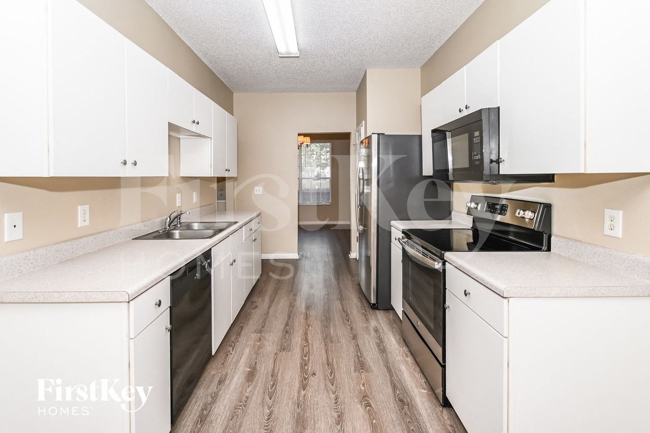 4302 Ravenwood Dr - Photo 6 of 15