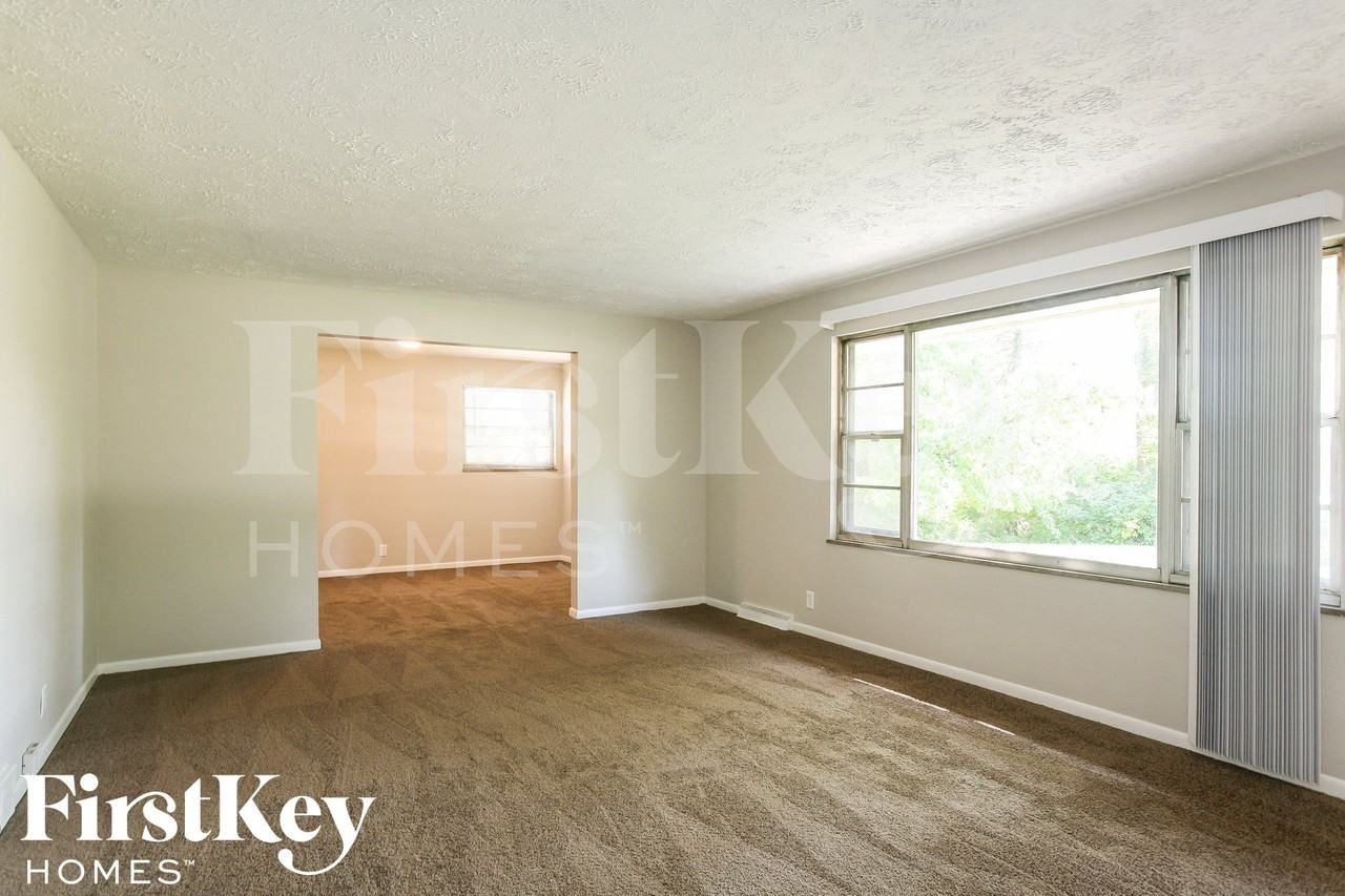 3080 Meeting House Ln - Photo 3 of 15