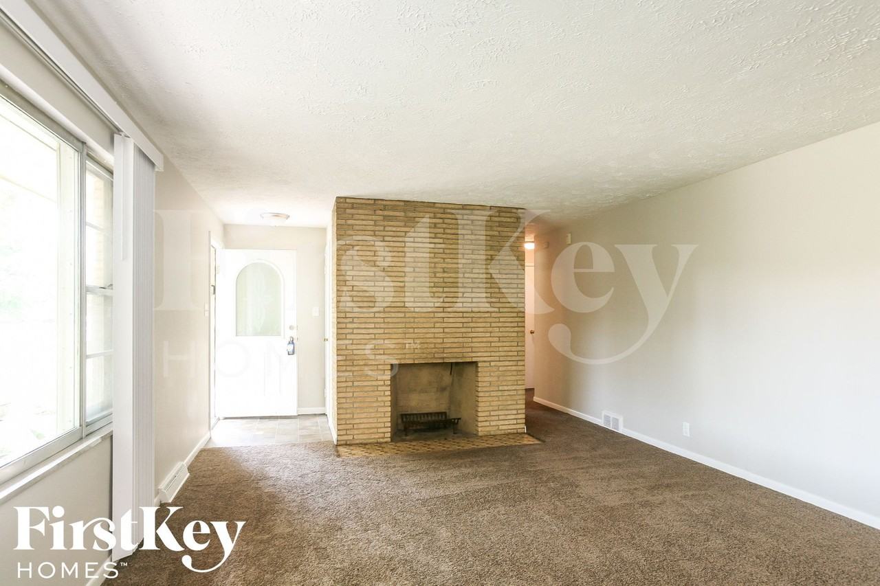 3080 Meeting House Ln - Photo 4 of 15
