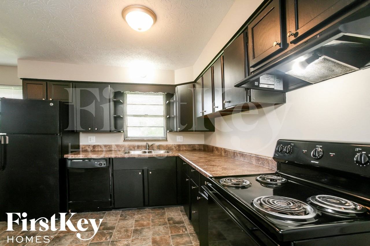 3080 Meeting House Ln - Photo 6 of 15