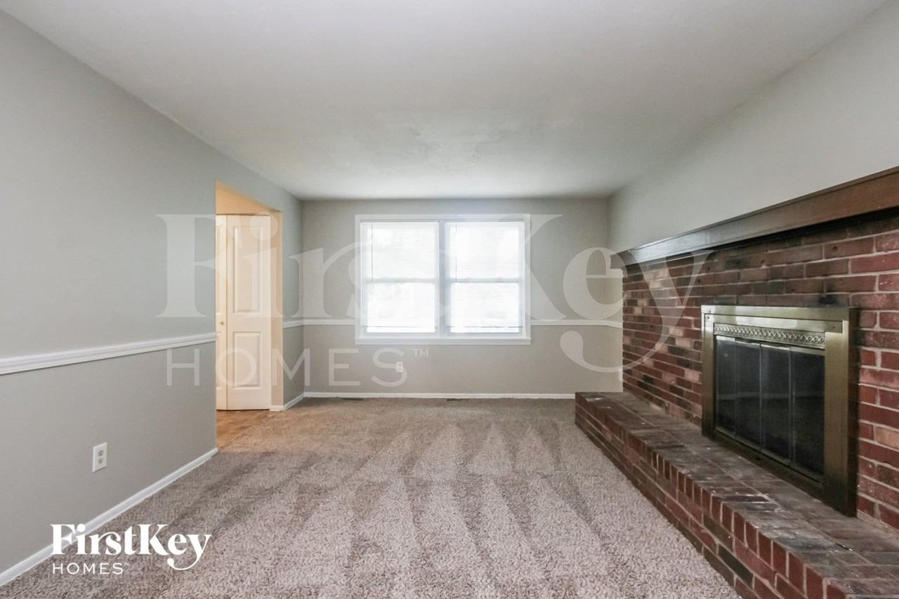 1646 Moores Ct - Photo 5 of 15