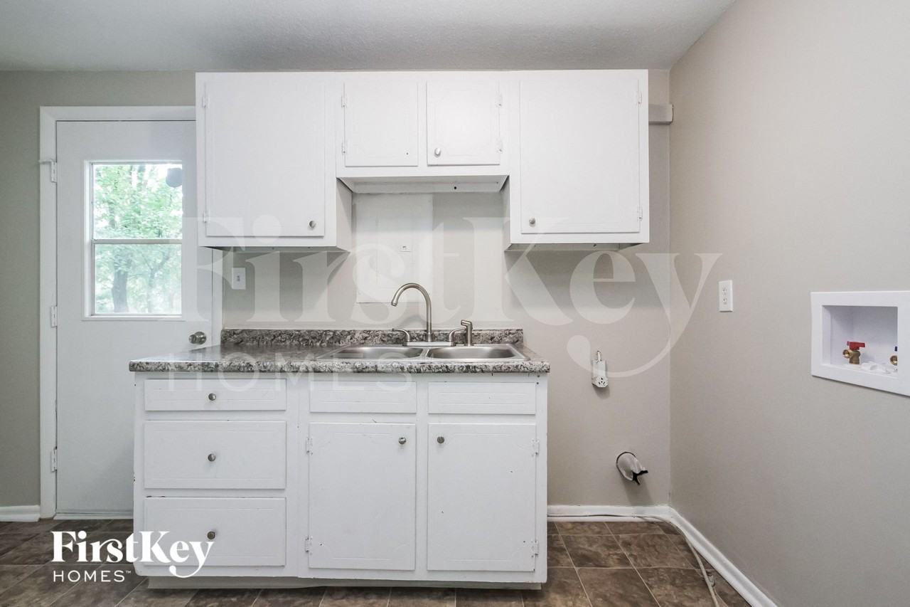 1646 Moores Ct - Photo 6 of 15