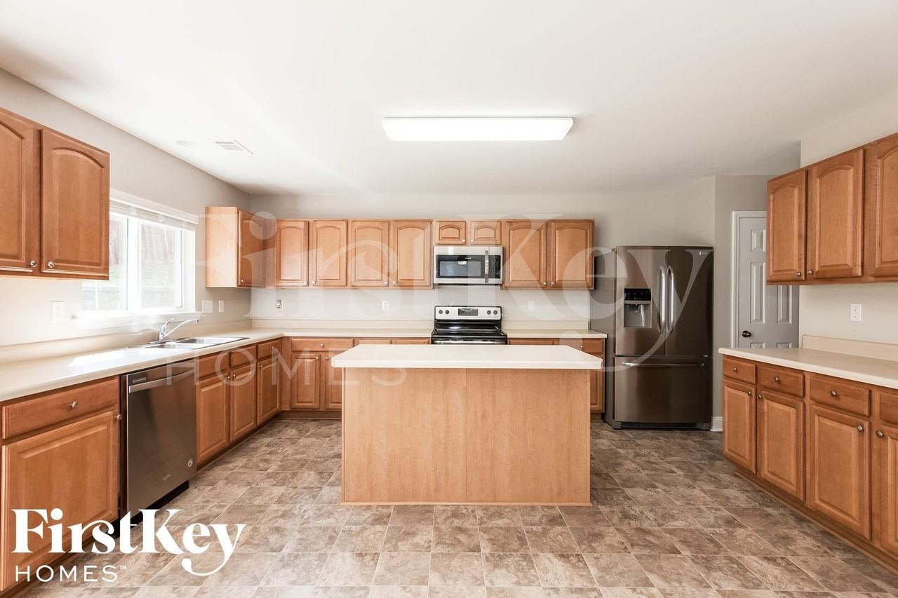 10620 Bur Oak Dr - Photo 5 of 15
