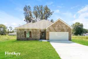 featured image of 320 S Pine Dr