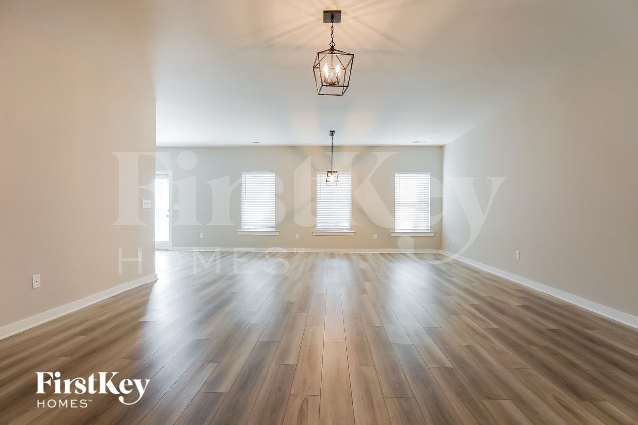 320 S Pine Dr - Photo 5 of 15
