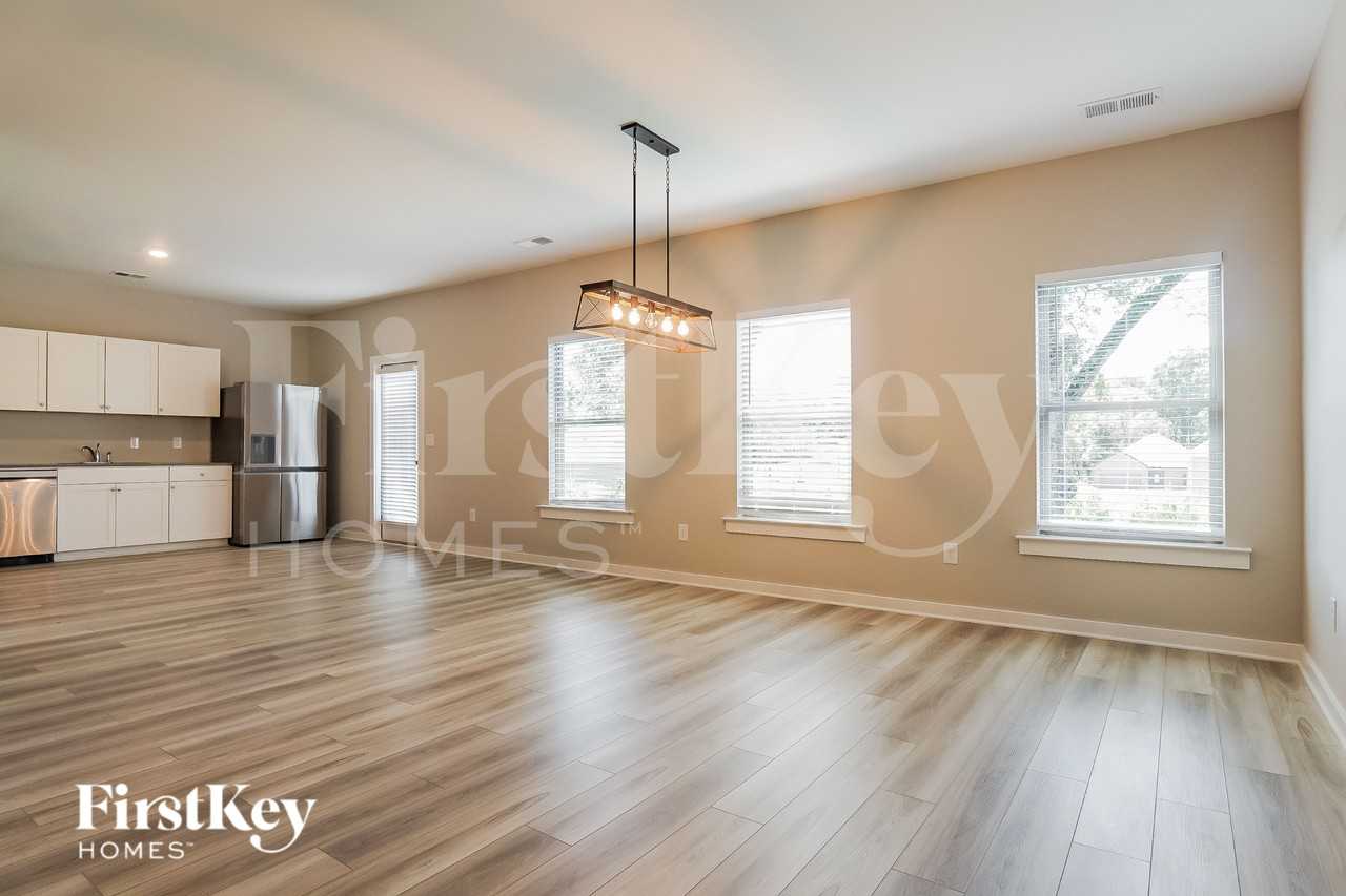 320 S Pine Dr - Photo 6 of 15