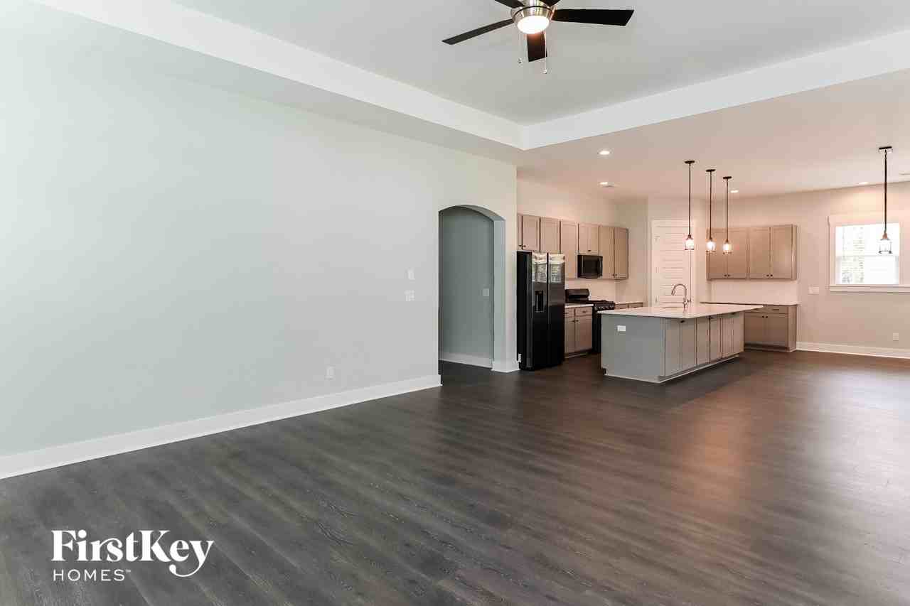 126 Pecan Dr - Photo 2 of 15