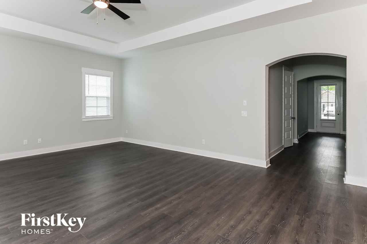 126 Pecan Dr - Photo 3 of 15