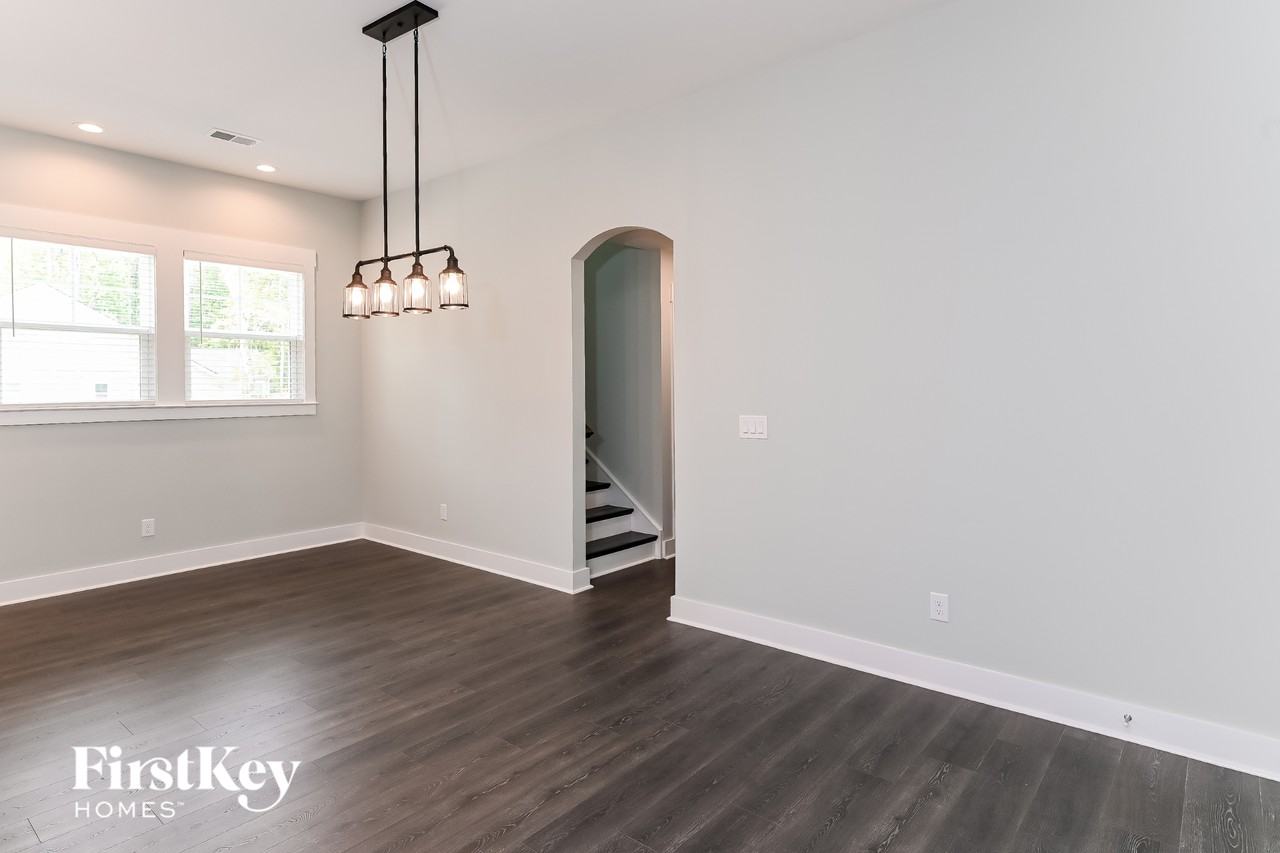126 Pecan Dr - Photo 4 of 15