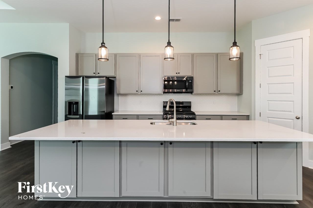 126 Pecan Dr - Photo 5 of 15