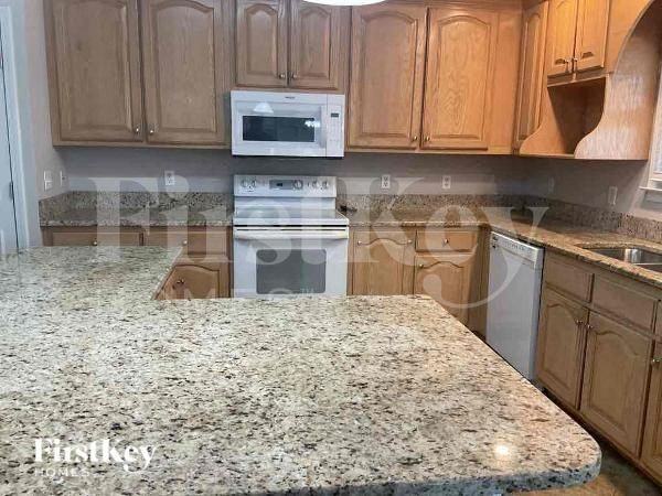 9245 Charlton Pl - Photo 4 of 10
