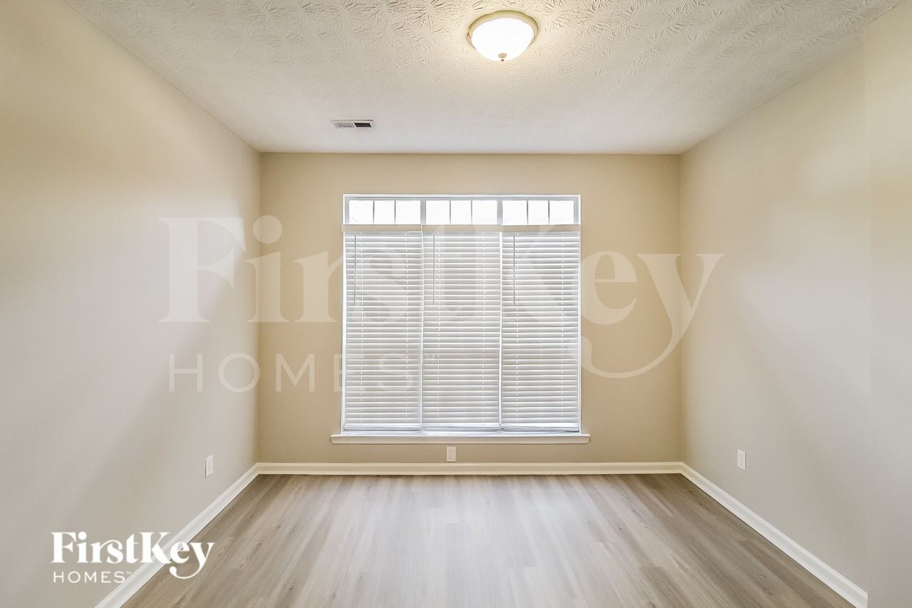 115 Foxlair Cir - Photo 3 of 15