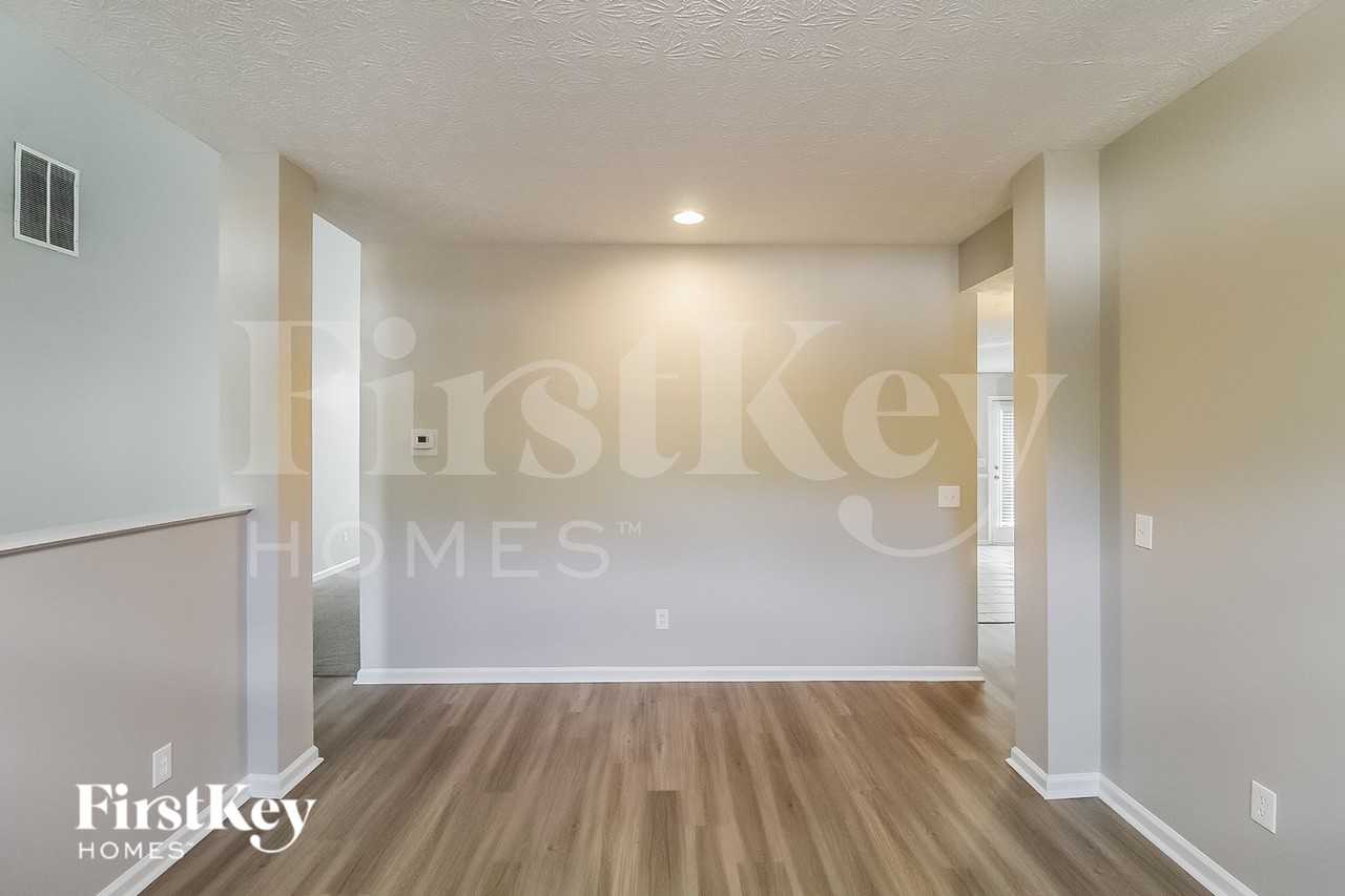 115 Foxlair Cir - Photo 4 of 15