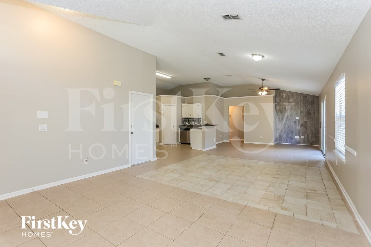 12224 Mastin Cove Rd - Photo 3 of 15