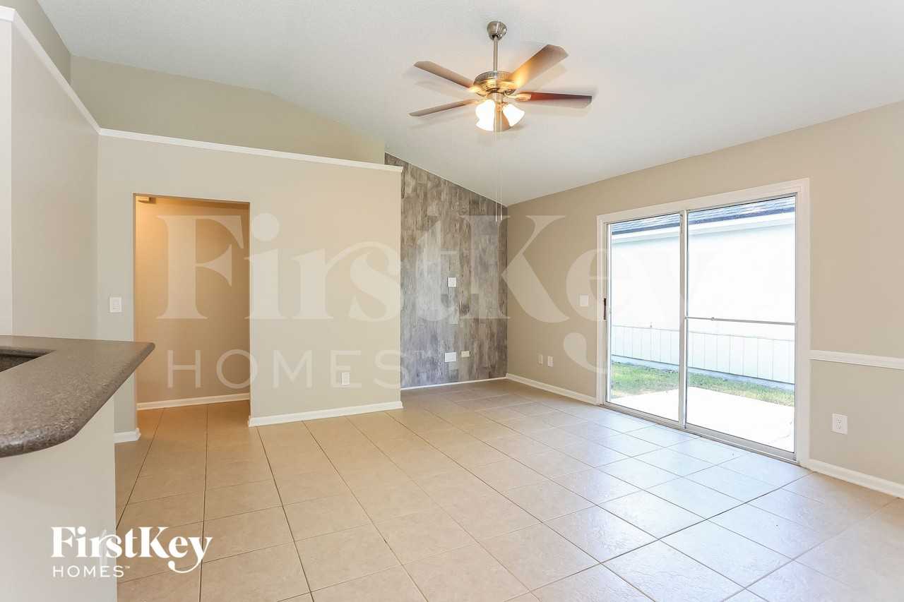 12224 Mastin Cove Rd - Photo 4 of 15
