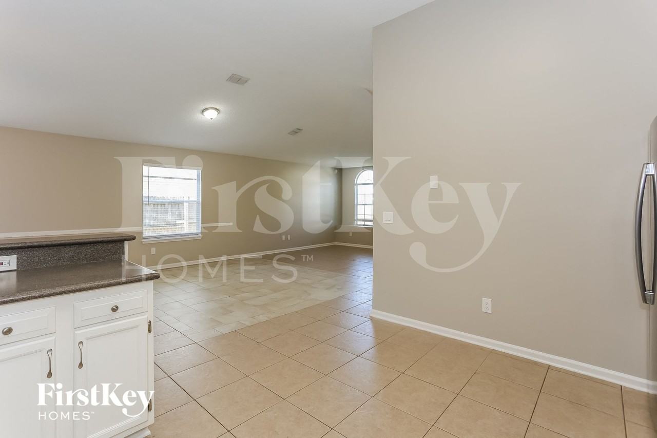 12224 Mastin Cove Rd - Photo 5 of 15