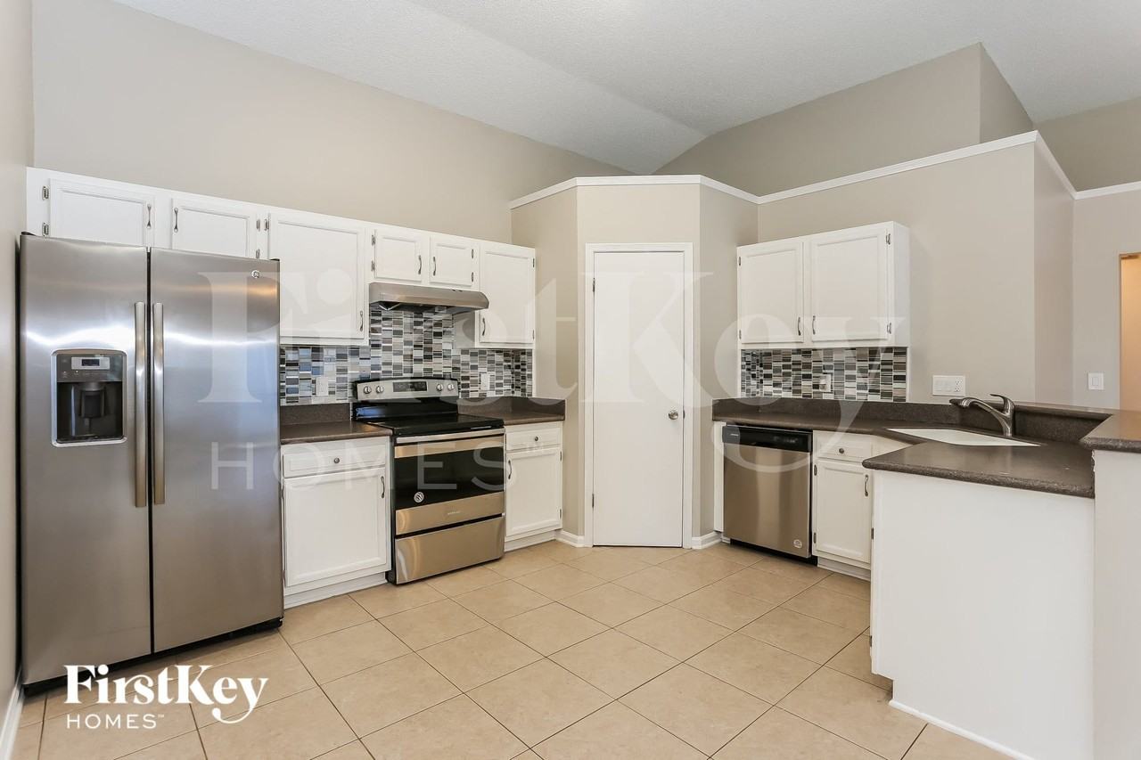 12224 Mastin Cove Rd - Photo 6 of 15