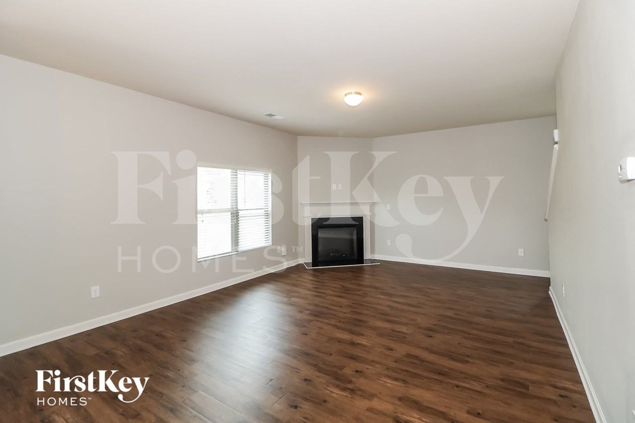 150 Oakwood Dr - Photo 4 of 15