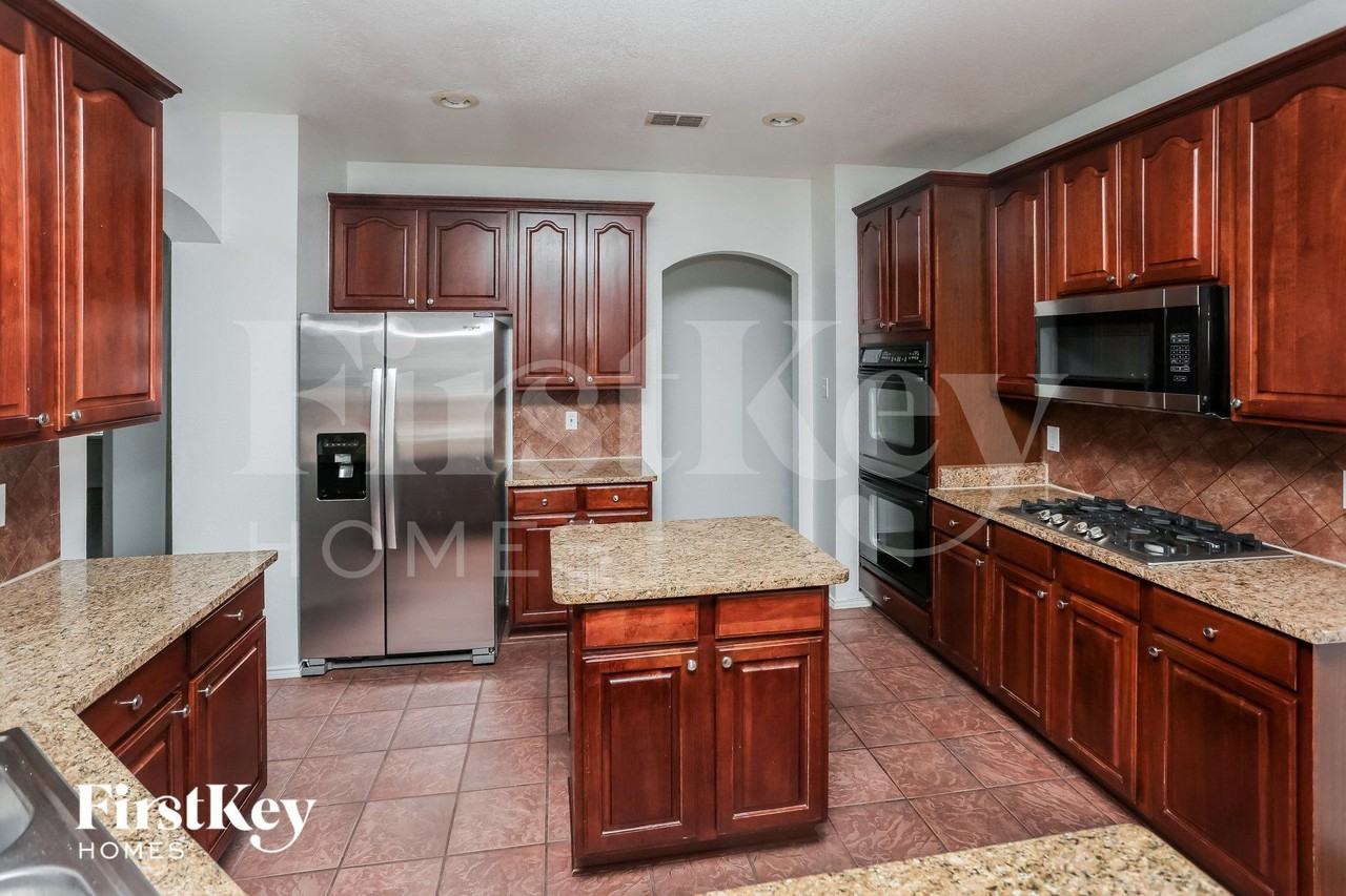 4510 Grantham Dr - Photo 4 of 15