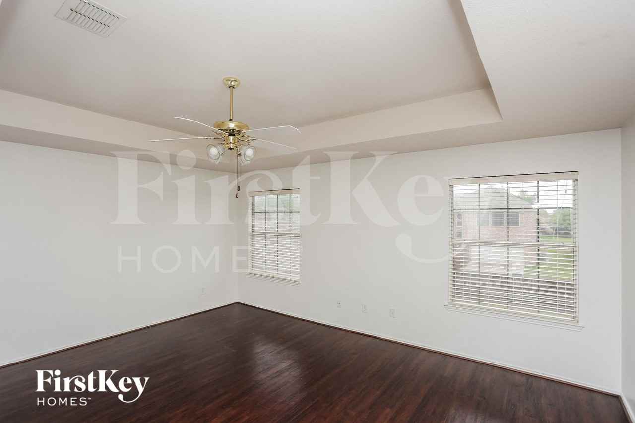 4510 Grantham Dr - Photo 6 of 15