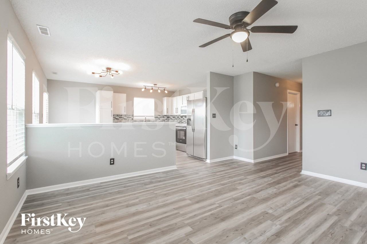 6015 Riversport Ct - Photo 3 of 15