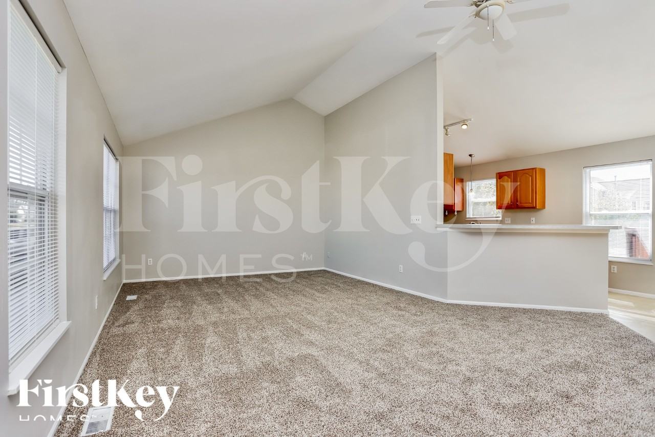 310 Stone Run Blvd - Photo 3 of 15