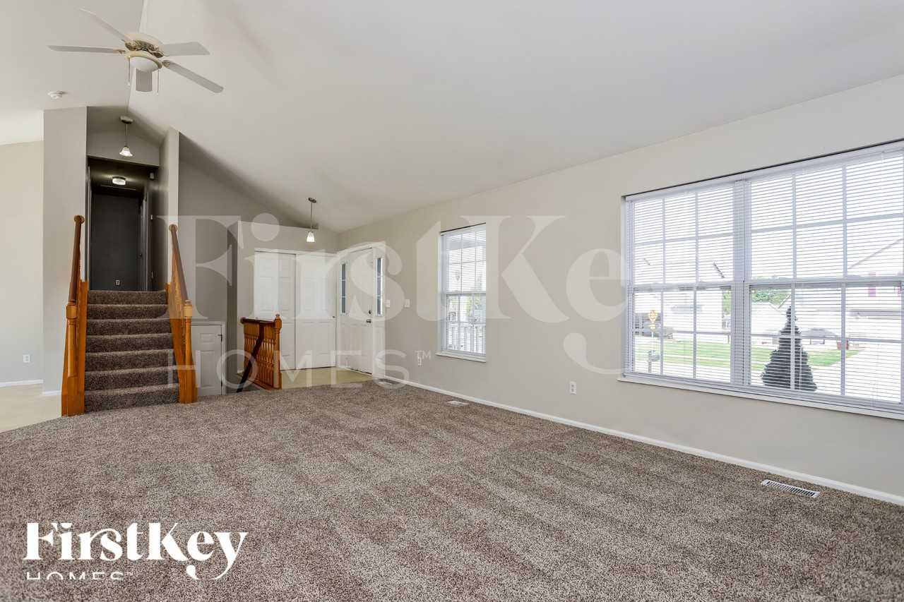 310 Stone Run Blvd - Photo 4 of 15