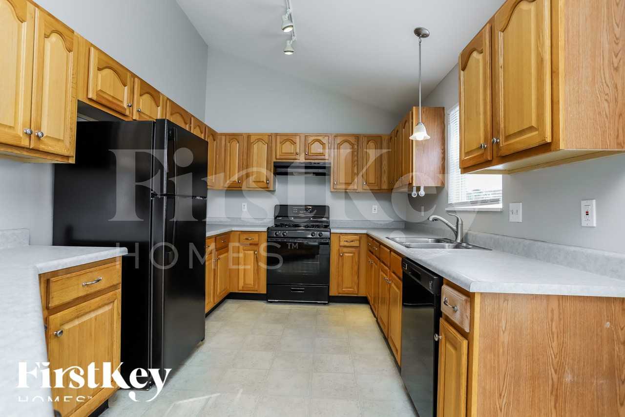 310 Stone Run Blvd - Photo 6 of 15