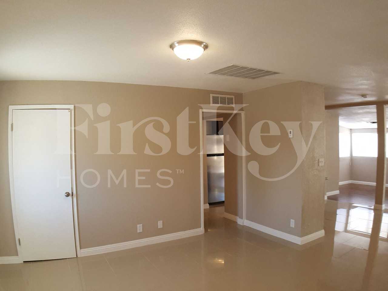2705 Berg St - Photo 3 of 20