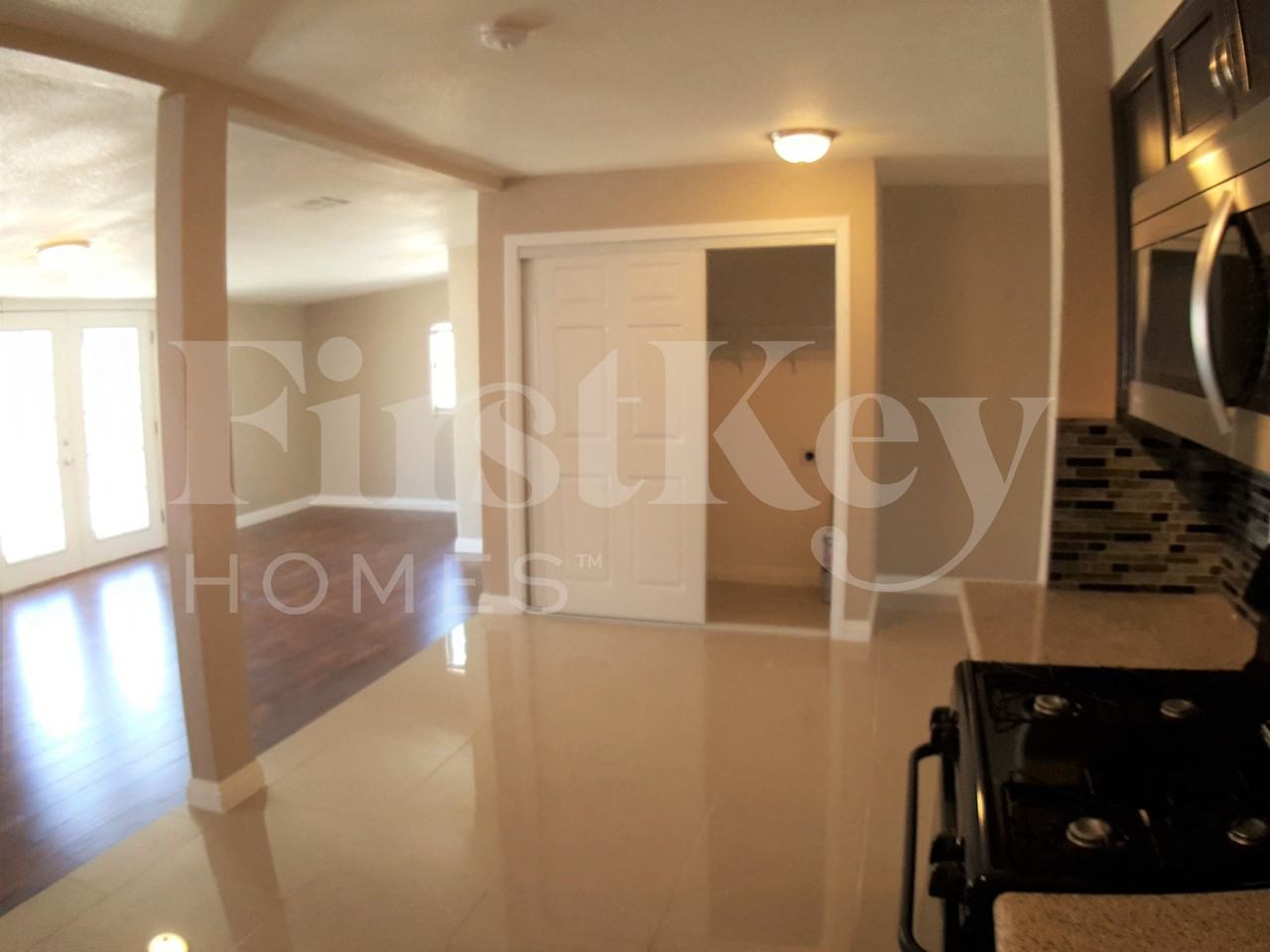 2705 Berg St - Photo 5 of 20