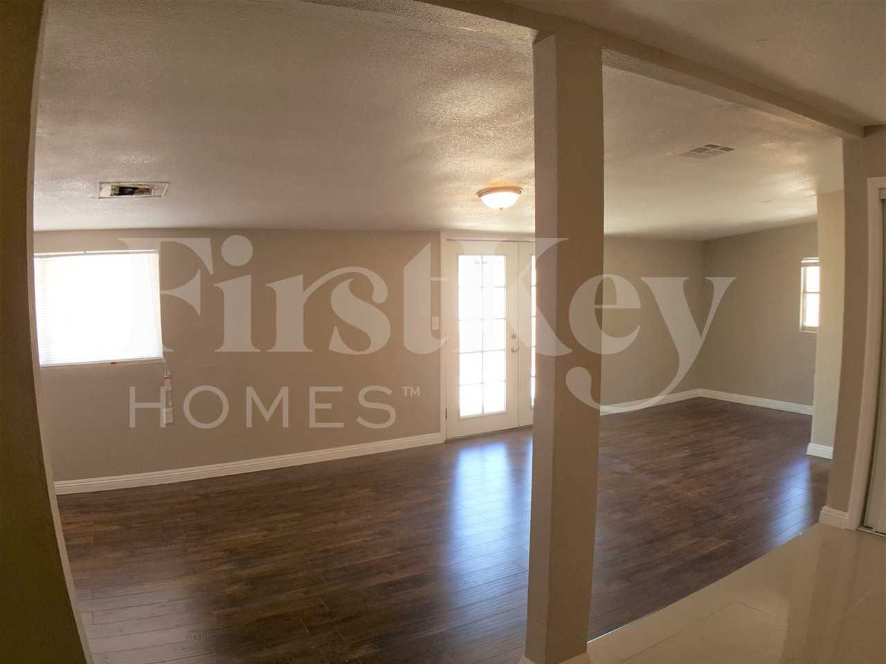 2705 Berg St - Photo 6 of 20