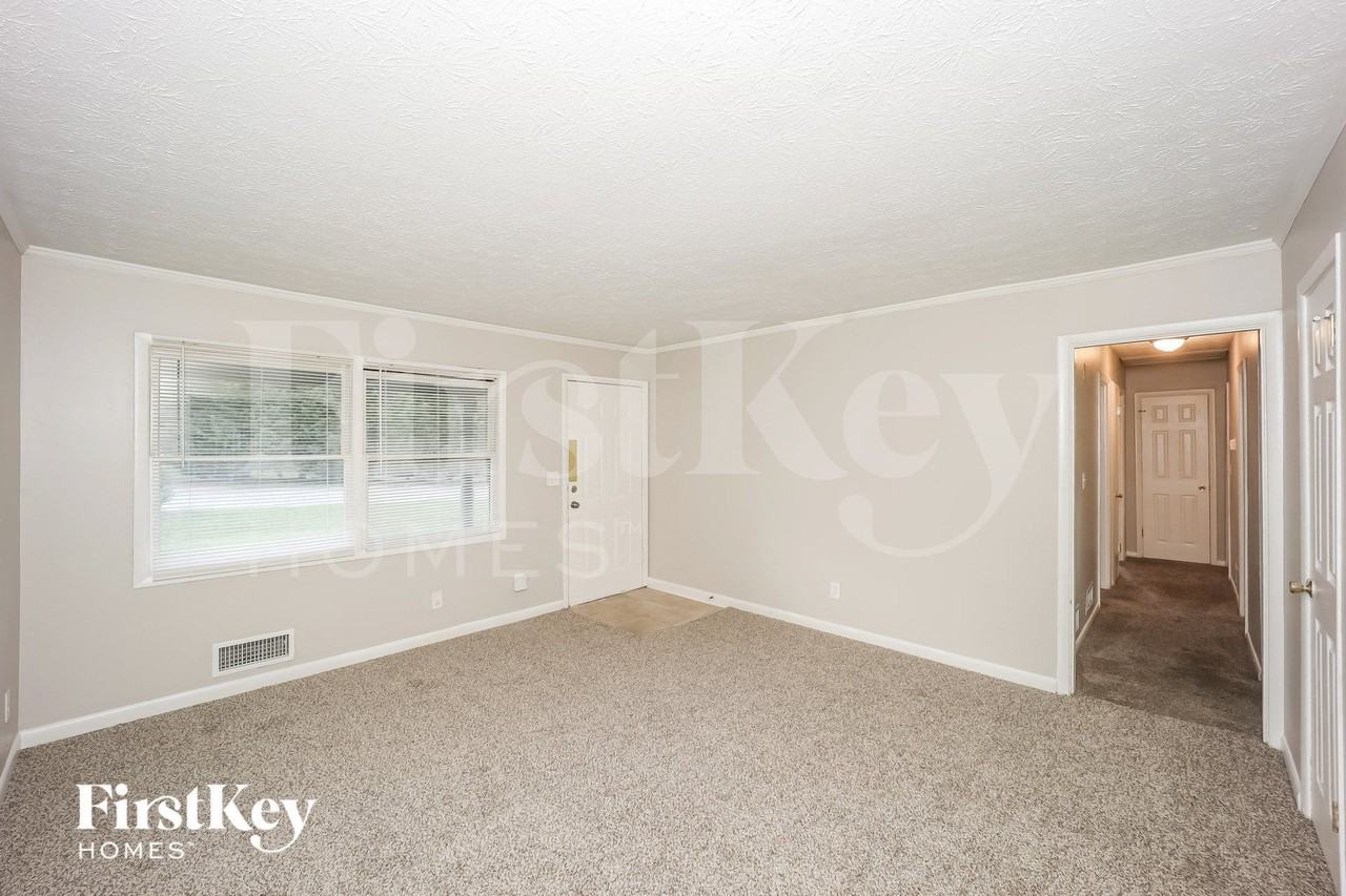 2521 Southaven Dr - Photo 2 of 15