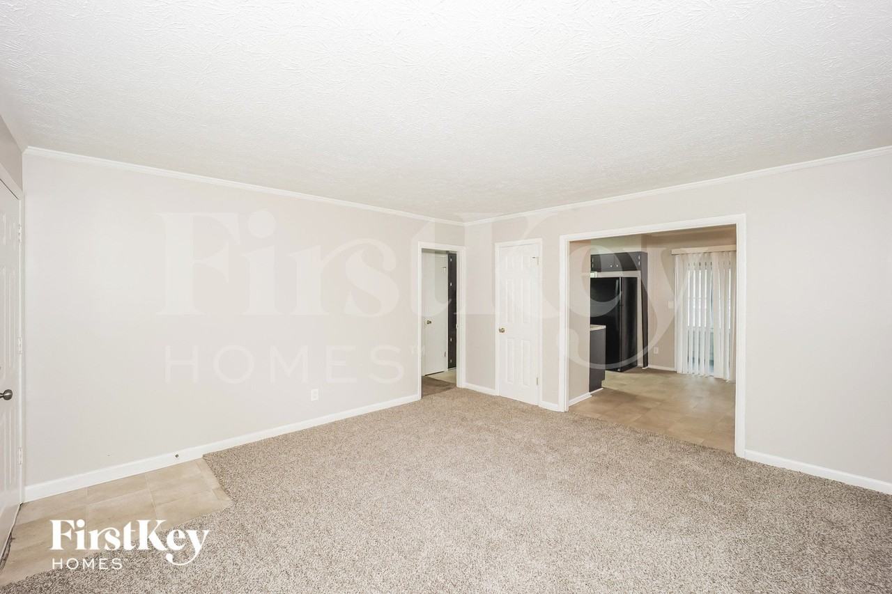 2521 Southaven Dr - Photo 3 of 15