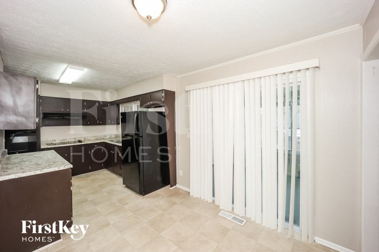 2521 Southaven Dr - Photo 4 of 15