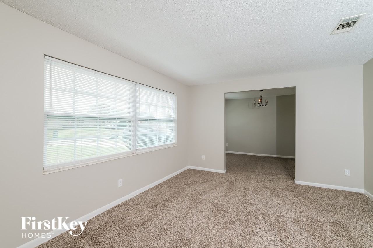 10925 Majuro Dr - Photo 4 of 15