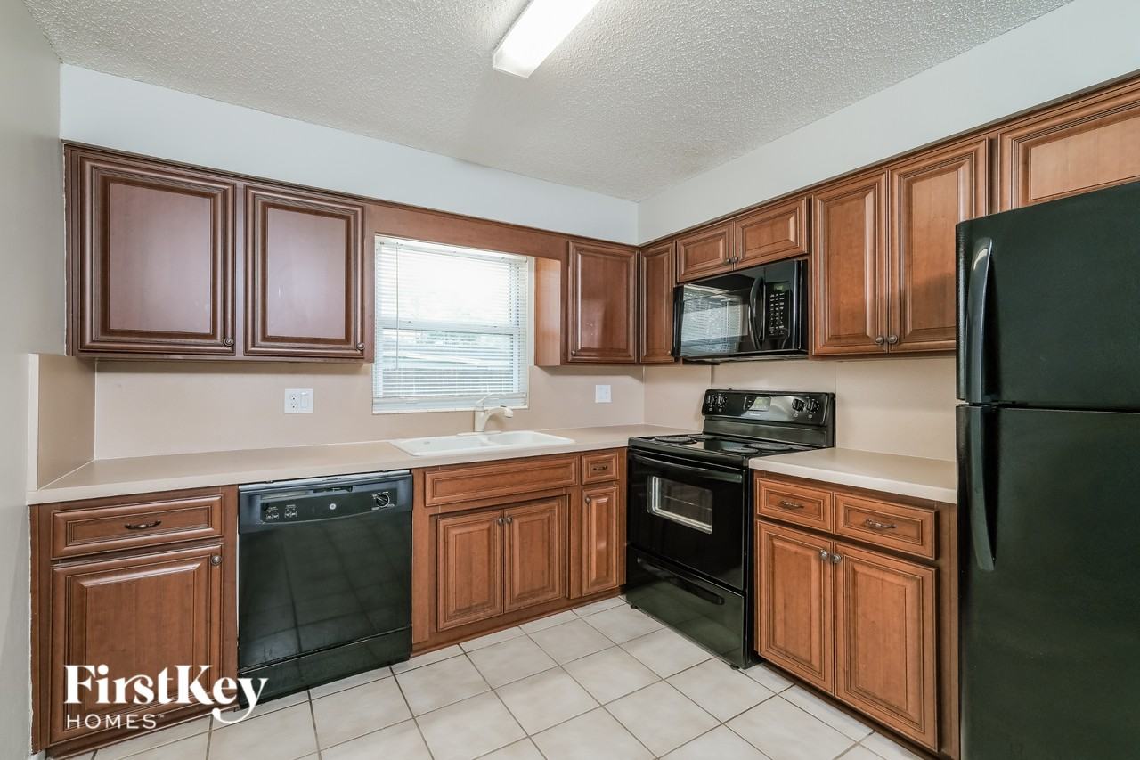 10925 Majuro Dr - Photo 6 of 15