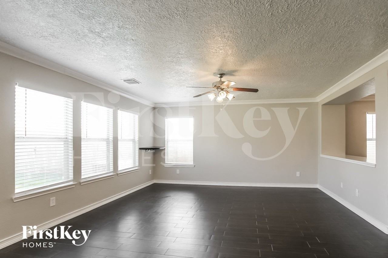 11234 Wild Goose Dr - Photo 4 of 16