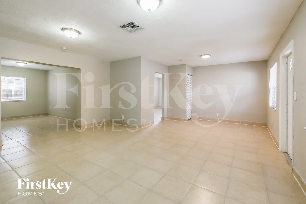 3600 Nw 40th Ct - Photo 2 of 17