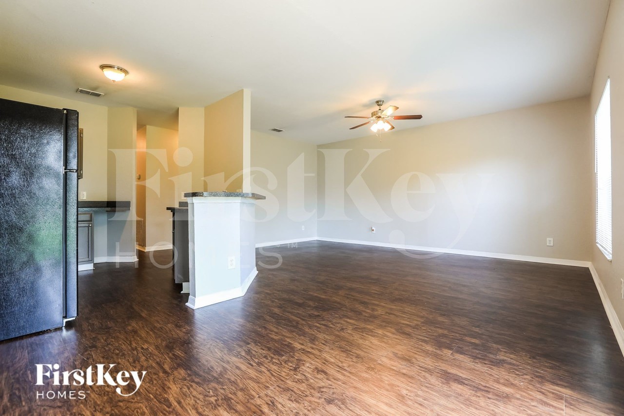 2606 Atwater Dr - Photo 3 of 17