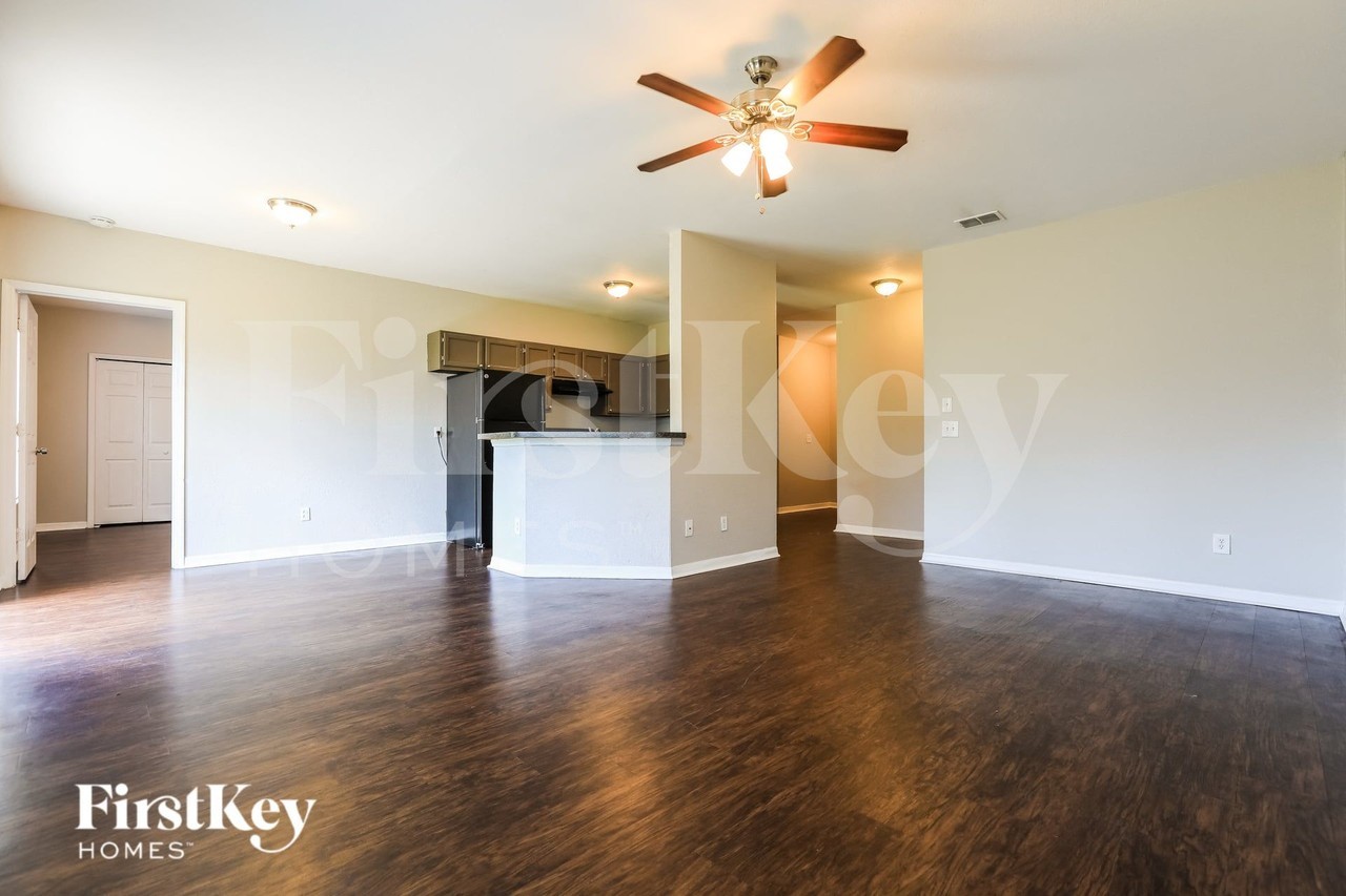 2606 Atwater Dr - Photo 4 of 17