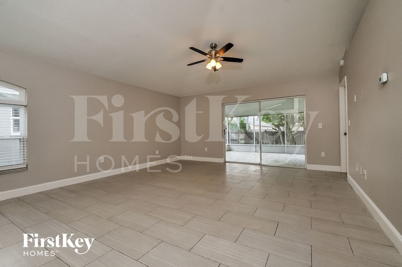 29234 Yarrow Dr - Photo 2 of 16